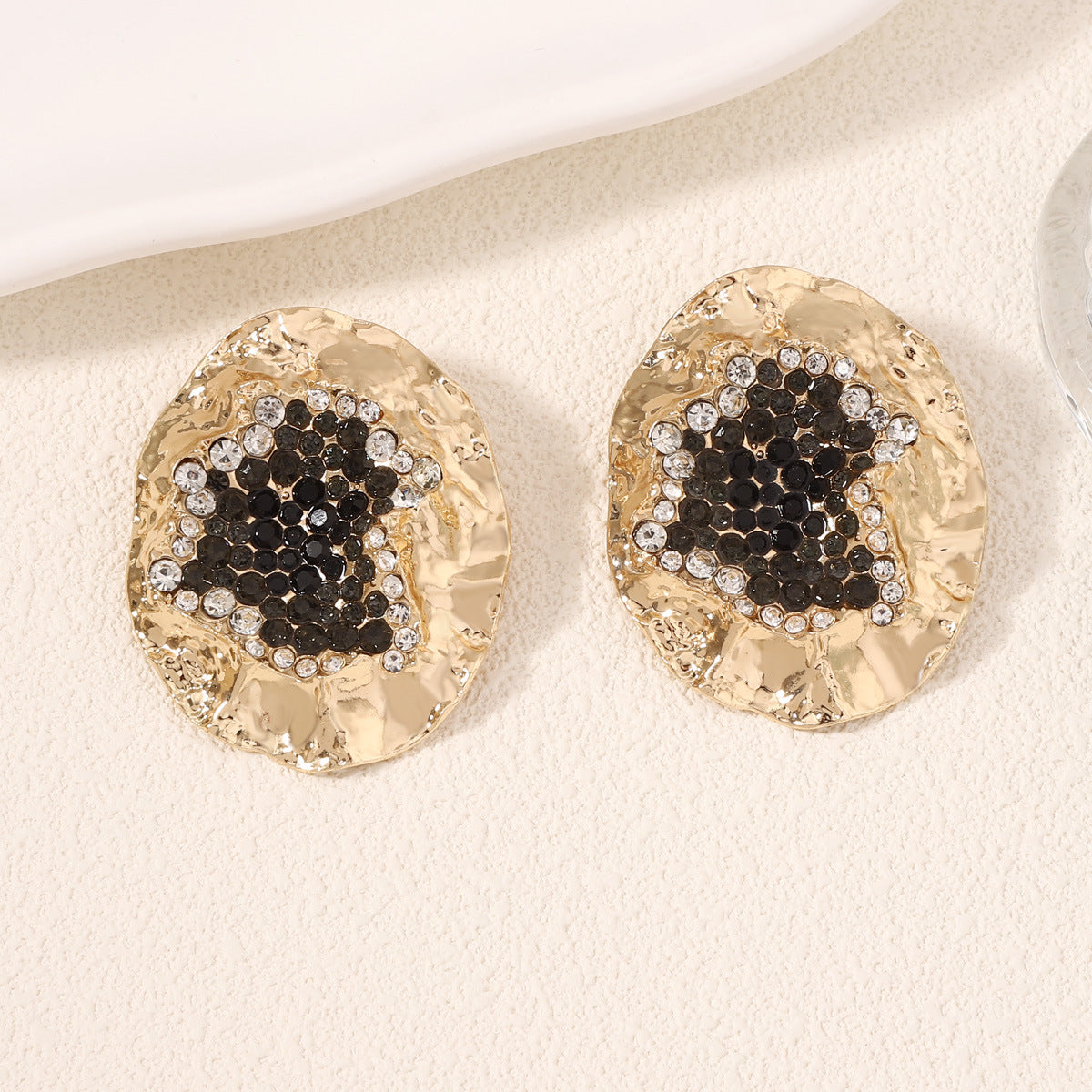 Stylish and Bold Oval-Shaped Statement Earrings with Colorful Rhinestones – Unique Irregular Design in Alloy for a Stunning Look