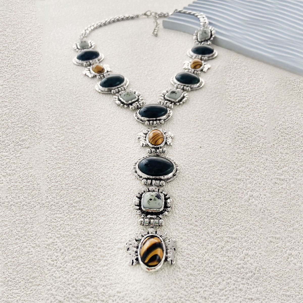 Stylish Autumn Arrival: Unique Vintage Alloy Resin Gemstone Geometric Pendant Necklace for Women - Perfect for Enhancing Any Outfit with a Touch of Elegance