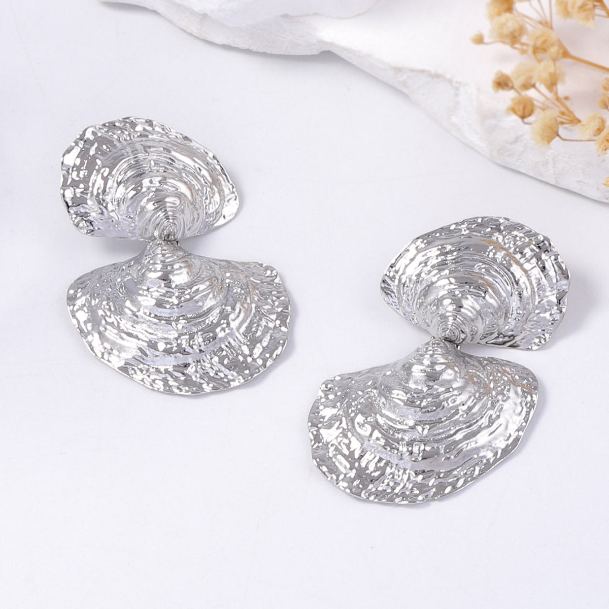 Chic Vintage-Inspired Alloy Double Shell Drop Earrings – Elegant Beach Vacation Accessory for a Stylish Look