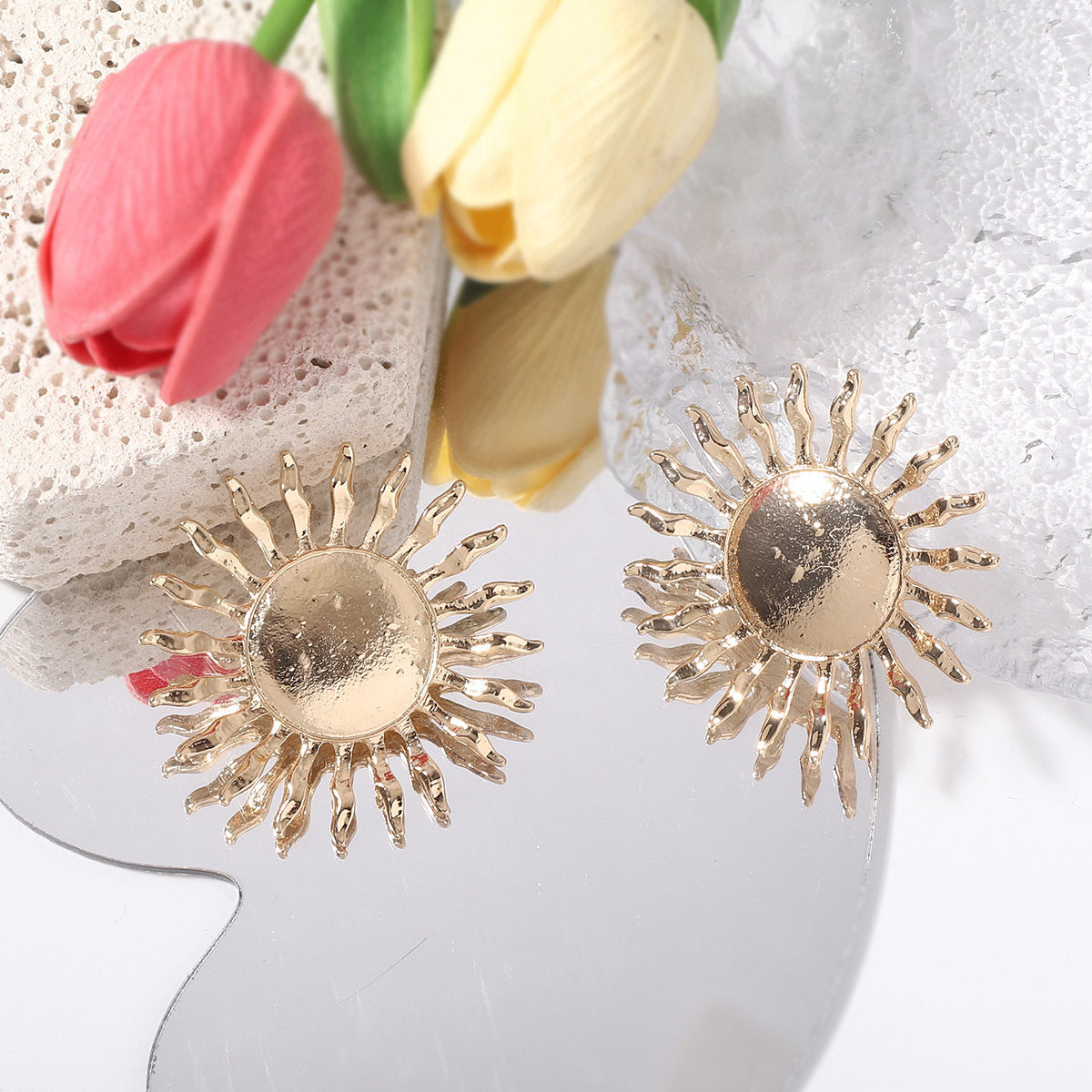 Luxurious Bohemian-Inspired Beach Resort Glamour: Exaggerated Sunflower Pendant Necklace and Earring Set – Perfect for Summer Escapes