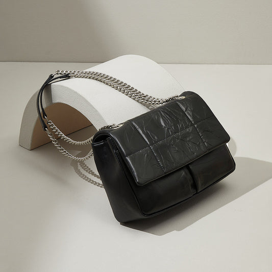 Chain Crossbody Bag Made of Top Layer Cowhide, Fashionable and Trendy with Large Capacity, Ideal for Commuting