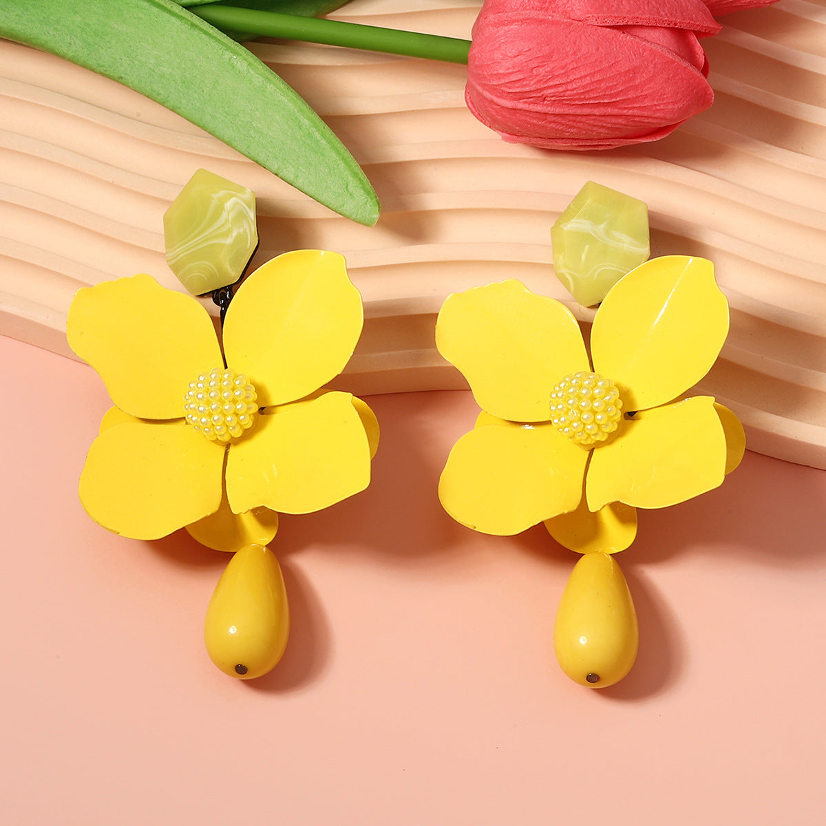 Creative Fashion Trend: Unique, Statement-Making Fresh Floral Metal and Resin Pendant Earrings for a Chic Look