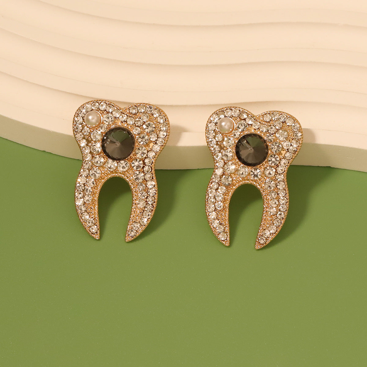 Trendy Unique Personality Design Pearl Earrings for Women with Colorful Rhinestone-Studded Alloy Detail – Perfect for Elevating Any Outfit