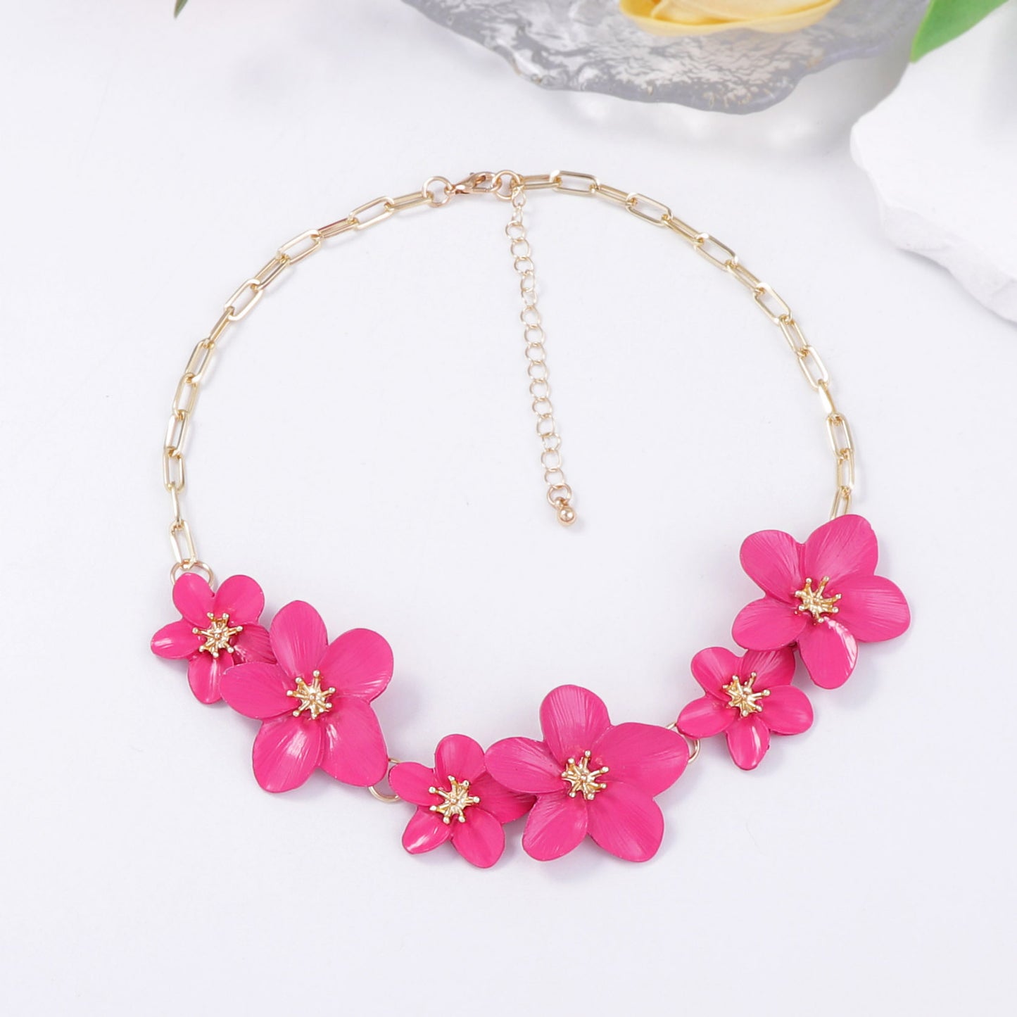 Exquisite Minimalist Alloy Flower Choker Necklace - Stylish and Versatile Bohemian Jewelry for Women