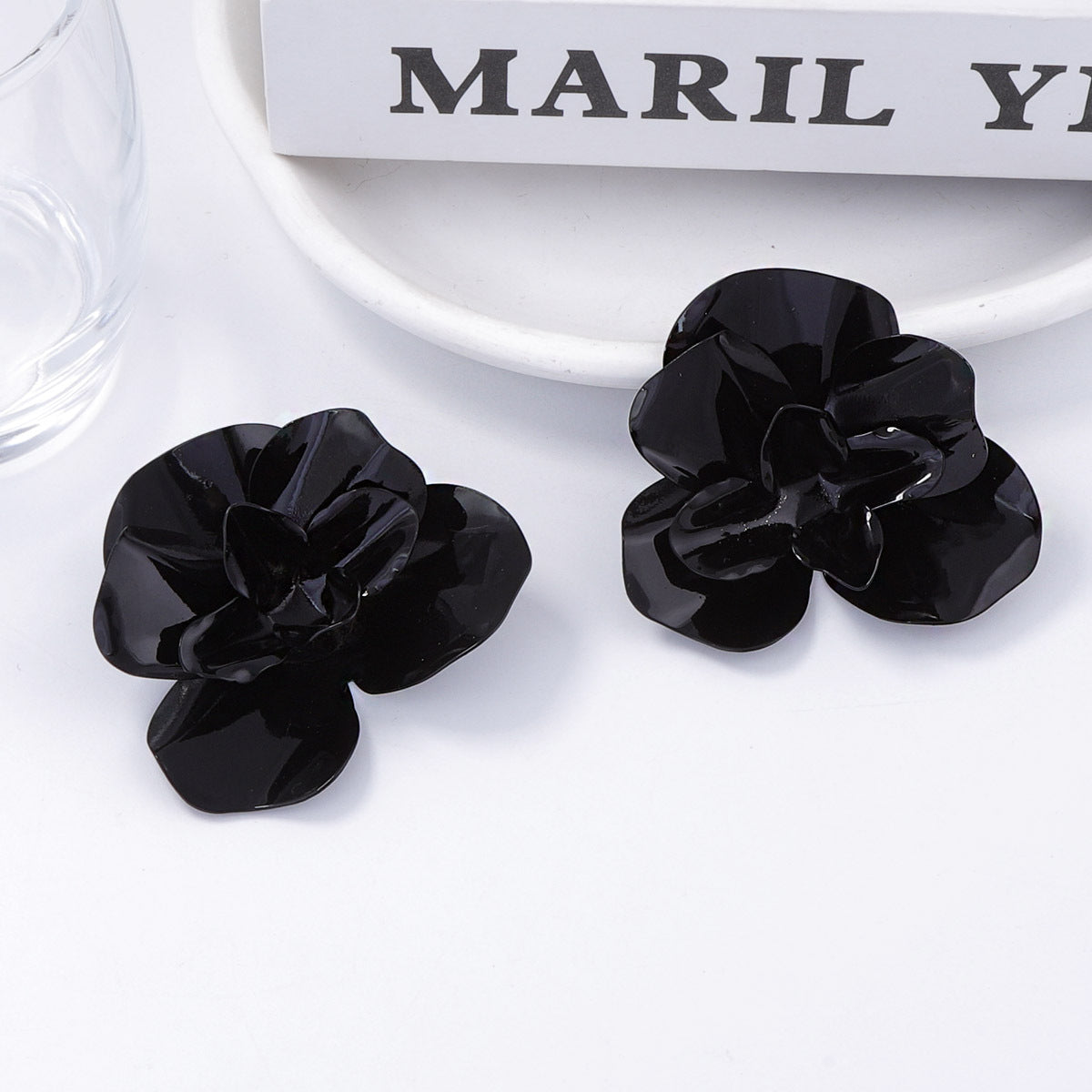 Stylish Vintage-Inspired Metal Flower Stud Earrings – Elegant and Versatile Lightweight Jewelry for Everyday Wear