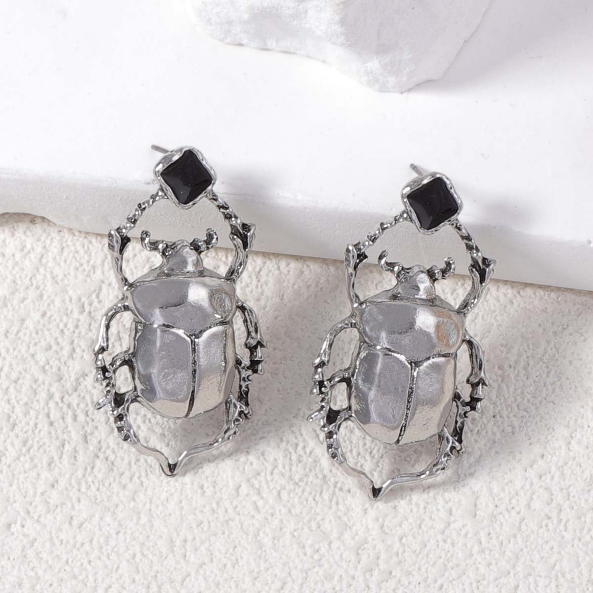 Stylish Vintage-Inspired Bold Alloy Beetle Earrings for Everyday Wear – Perfect for Commuting and Adding a Touch of Unique Charm to Any Outfit
