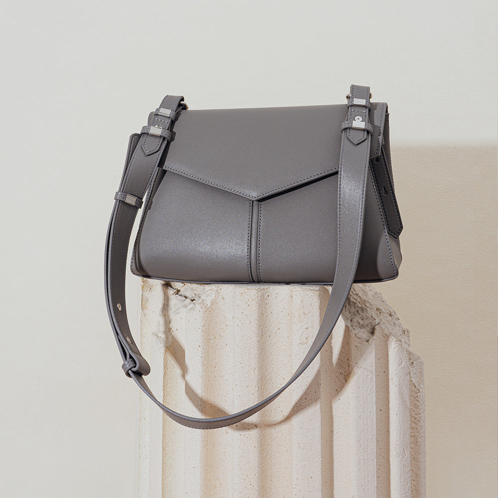 Minimalist Messenger Bag with Unique Design, Crossbody Bag for Commuting, Versatile and Spacious Genuine Leather Shoulder Bag