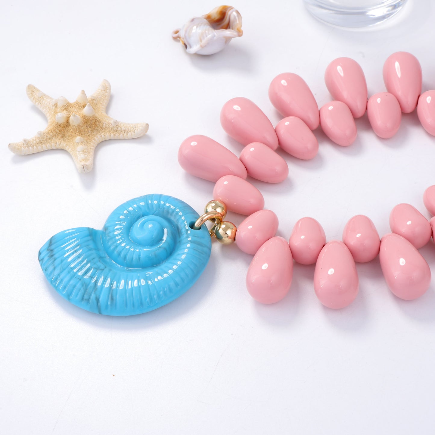Unique Ocean-Inspired Beaded Sea Shell Pendant Necklace - Trendy and Versatile Women's Statement Jewelry for Beach Getaways