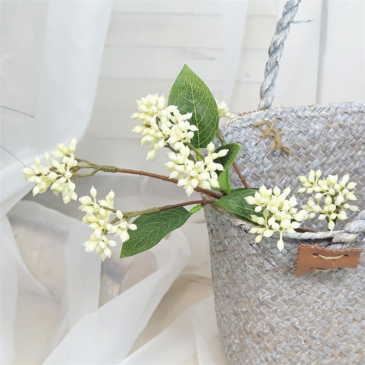 High-Quality Nordic Faux Berry Plastic Flowers - Japanese Wild Fruit Decor for Weddings and Home Styling - Perfect for Floral Arrangements and Elegant Centerpieces