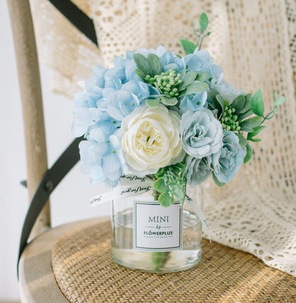 Stylish Transparent Flower Vase with Creative Hydrangea Faux Floral Arrangement - Ideal Home Décor for Living Rooms and Dining Tables