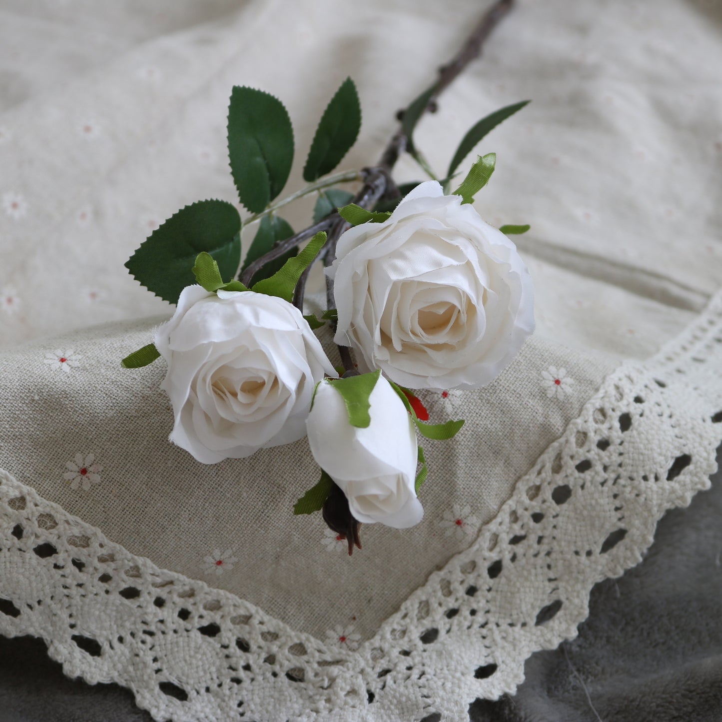 Charming 3-Head Artificial Miniature Rose Bouquet - Perfect for Rustic Weddings, Home Décor, and Everyday Freshness