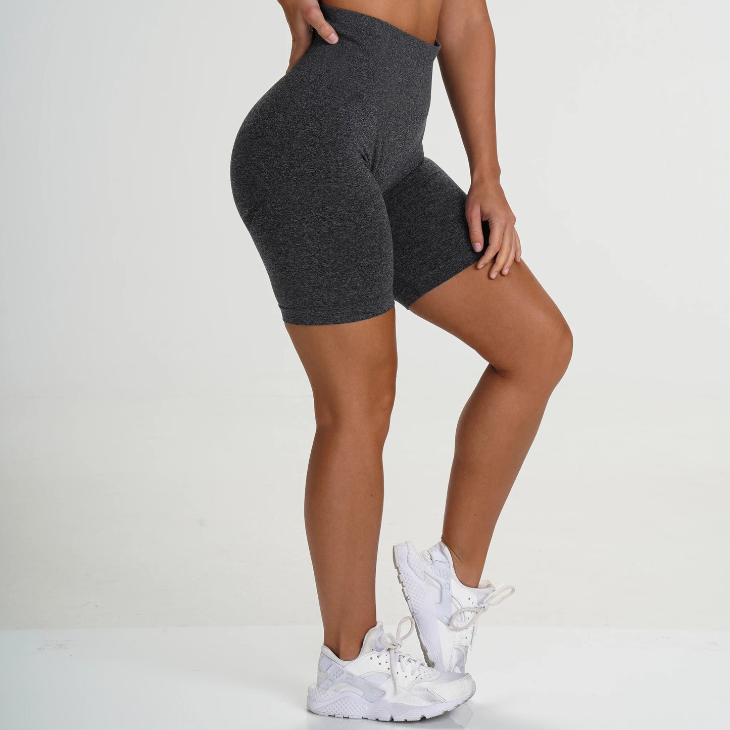 Summer Fashion Seamless Yoga Shorts for Women High Waisted Breathable and Workout Leggings for Fitness Enthusiasts