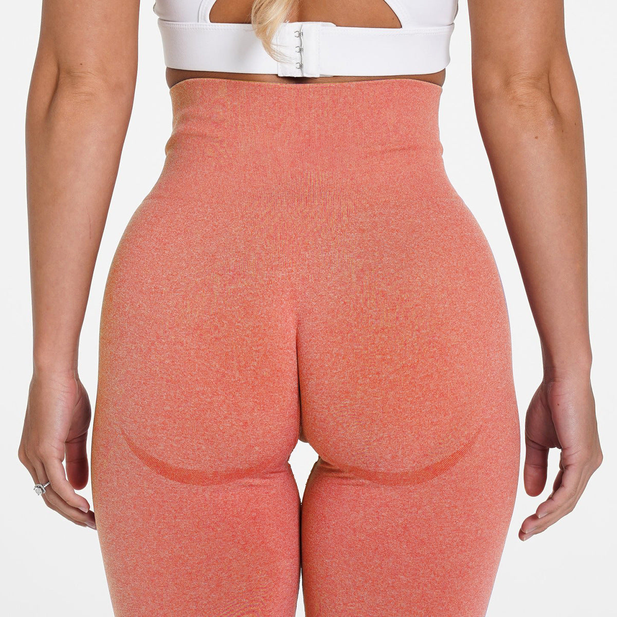 Summer Fashion Seamless Yoga Shorts for Women High Waisted Breathable and Workout Leggings for Fitness Enthusiasts