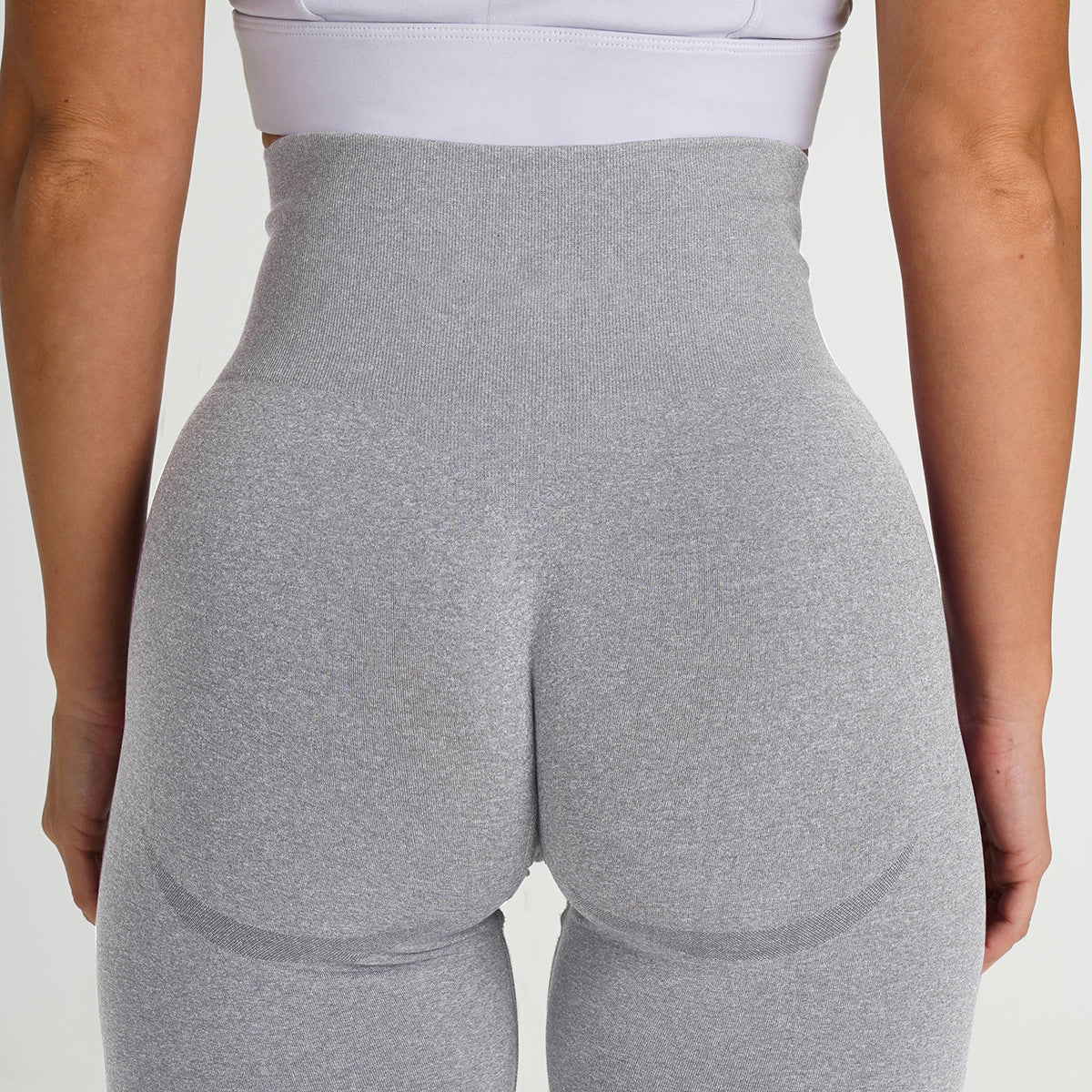 Summer Fashion Seamless Yoga Shorts for Women High Waisted Breathable and Workout Leggings for Fitness Enthusiasts