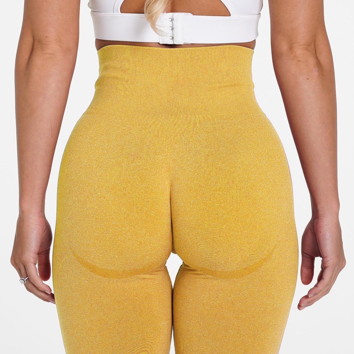 Summer Fashion Seamless Yoga Shorts for Women High Waisted Breathable and Workout Leggings for Fitness Enthusiasts