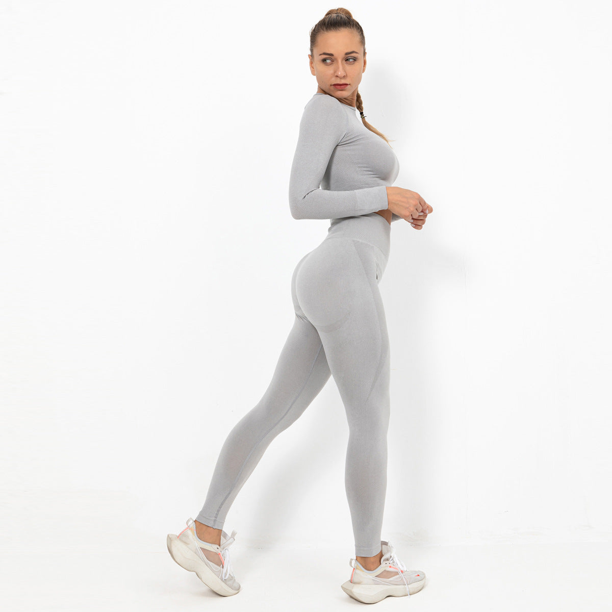 Seamless Yoga Sets for Women Moon Crescent Body Contouring Long Sleeve Activewear for Running Fitness and Gym Workouts