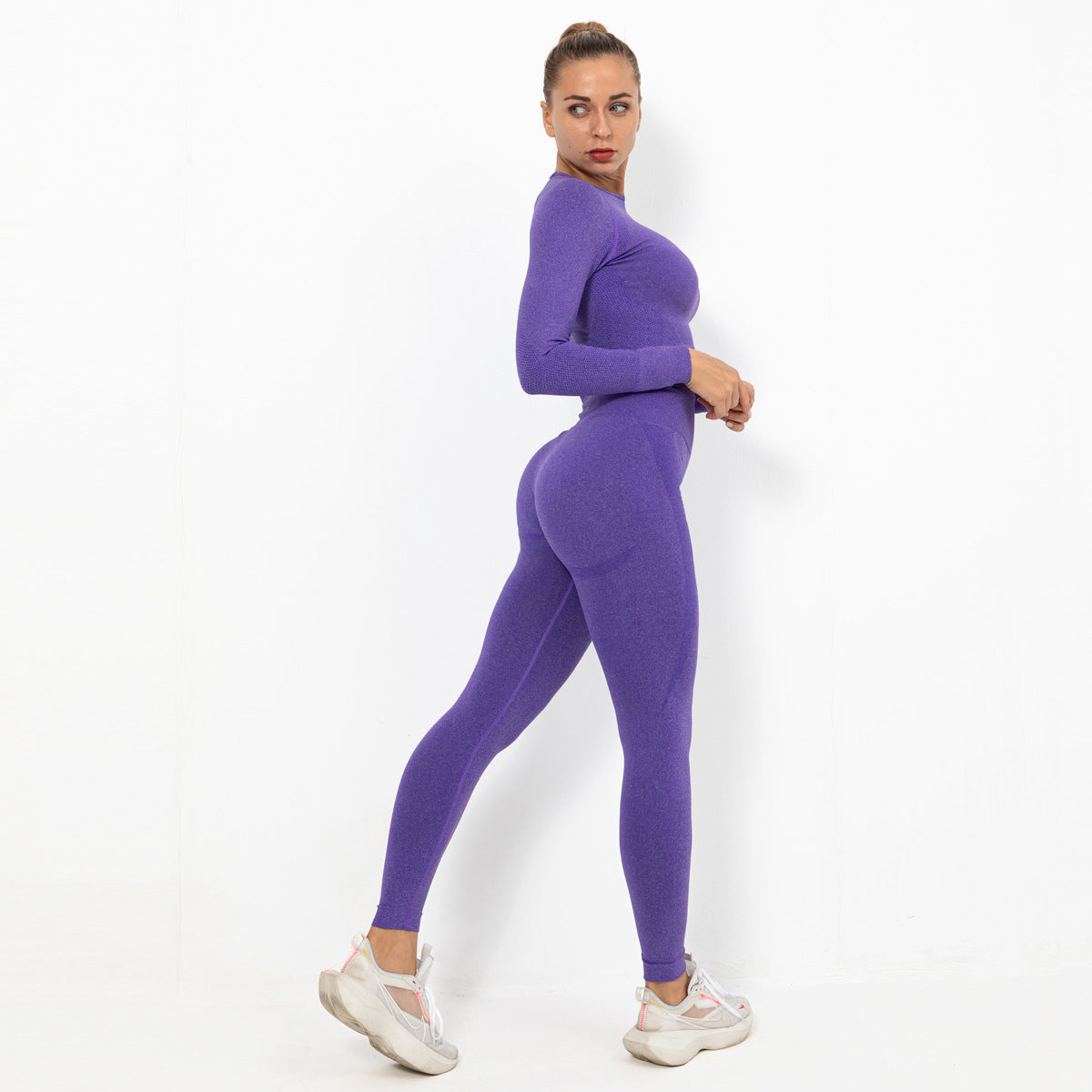 Seamless Yoga Sets for Women Moon Crescent Body Contouring Long Sleeve Activewear for Running Fitness and Gym Workouts