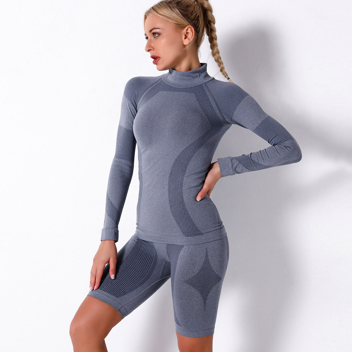 Seamless Knitted Striped Long Sleeve and Shorts Set Yoga Outfit and Fitness Wear for Comfort and Performance