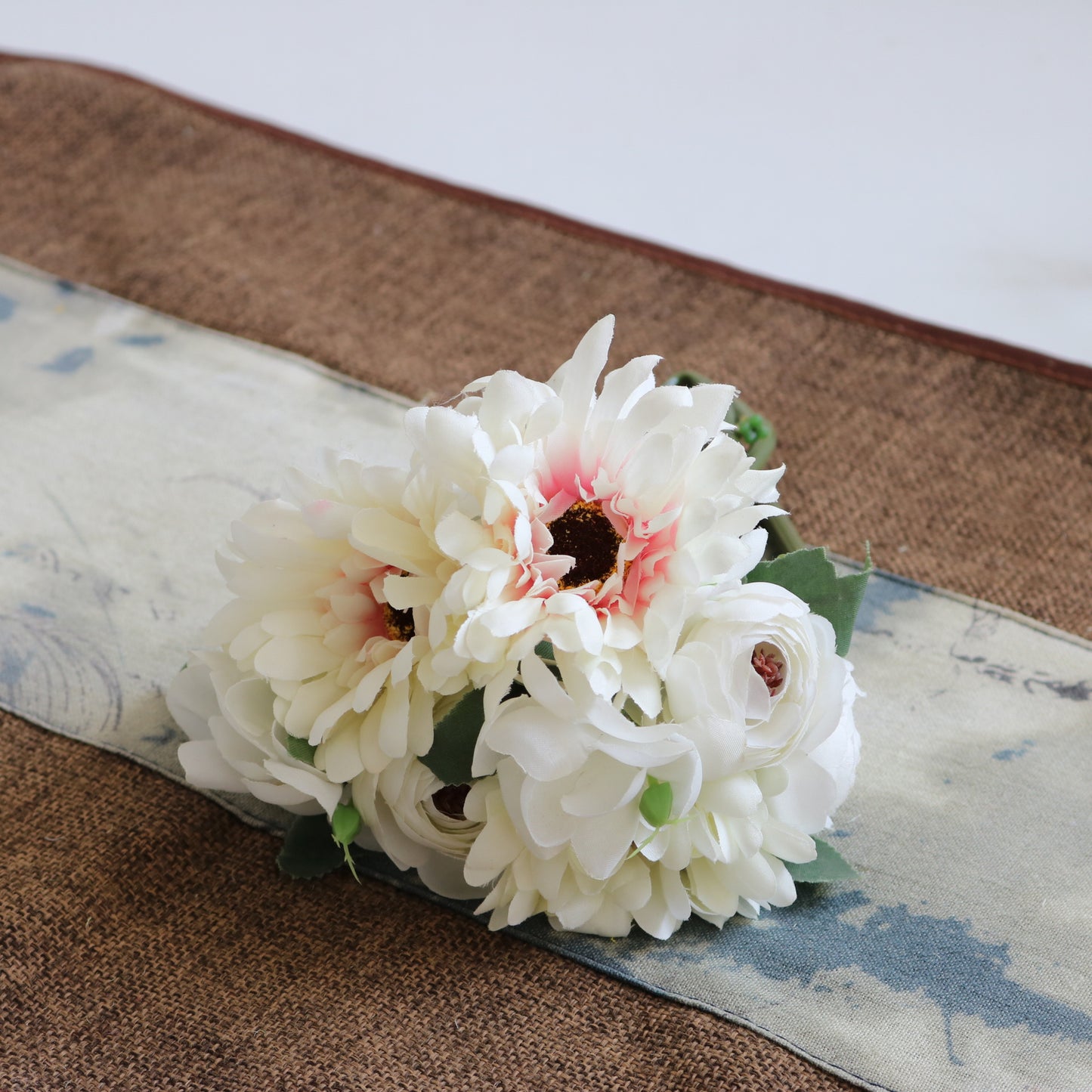 Elegant African Daisy Bouquet - Realistic Faux Floral Arrangement for Home Decor, Ideal for Living Room and Office Settings