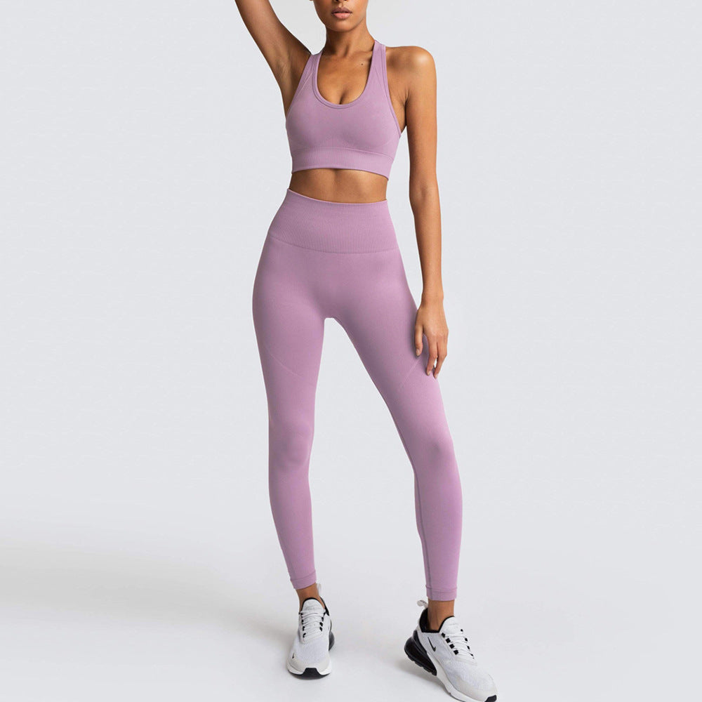 Seamless Fitness Yoga Set Breathable Sports Bra and Moisture Wicking Leggings for Comfort and Performance