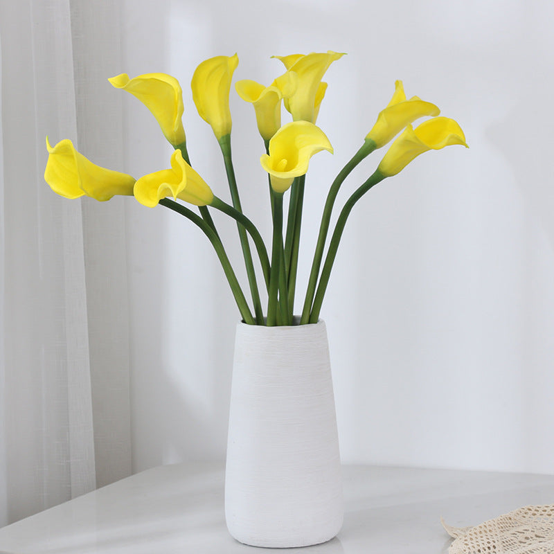 Realistic Miniature PU Calla Lily Flower Arrangement for Hotel and Living Room Décor – Stunning Life-like Faux Flowers for Elegant Home Accents