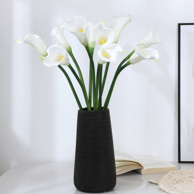 Realistic Miniature PU Calla Lily Flower Arrangement for Hotel and Living Room Décor – Stunning Life-like Faux Flowers for Elegant Home Accents