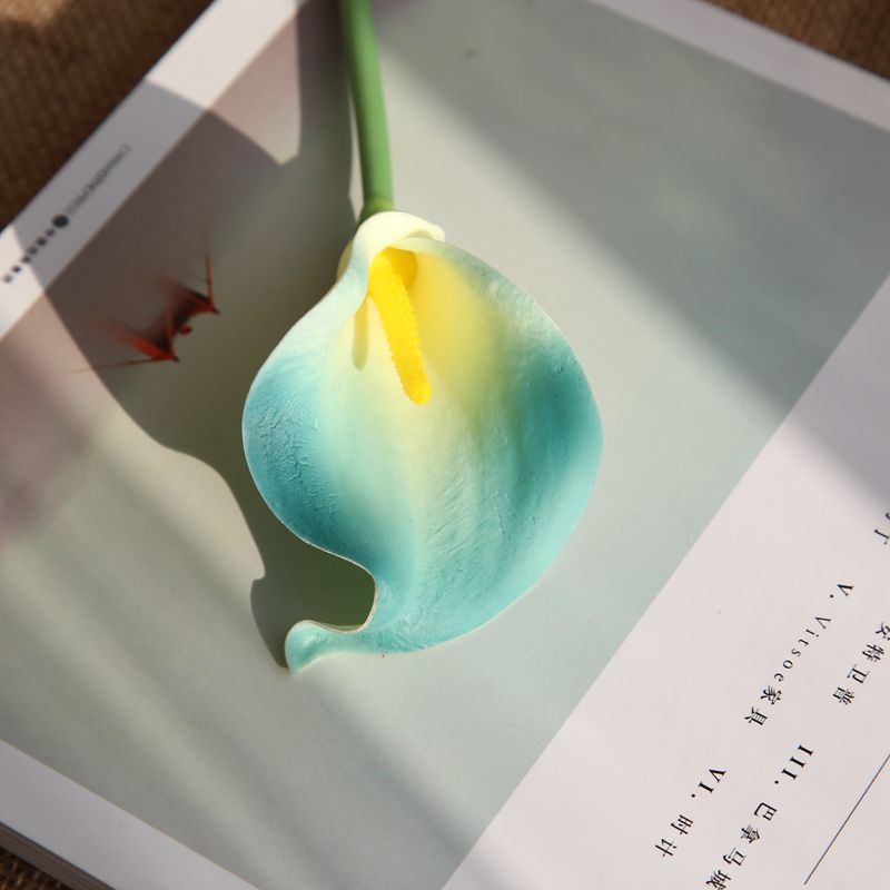 Realistic PU Mini Calla Lily with Yellow Pistil - Perfect for Home Décor and Wedding Celebrations | Beautifully Crafted Faux Flowers - Model MW08083