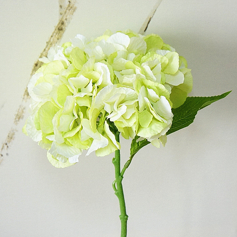 Realistic Short-Stemmed Hydrangea – Dreamy Faux Flower for Home Decor, Events & Photography – Perfect for Weddings and Soft Furnishings