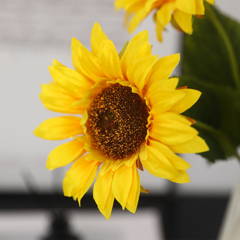 Realistic Single Stem Sunflower Silk Flower - Perfect for Home Decor, Weddings, and Cafe Table Centerpieces – Vibrant Artificial Floral Arrangement