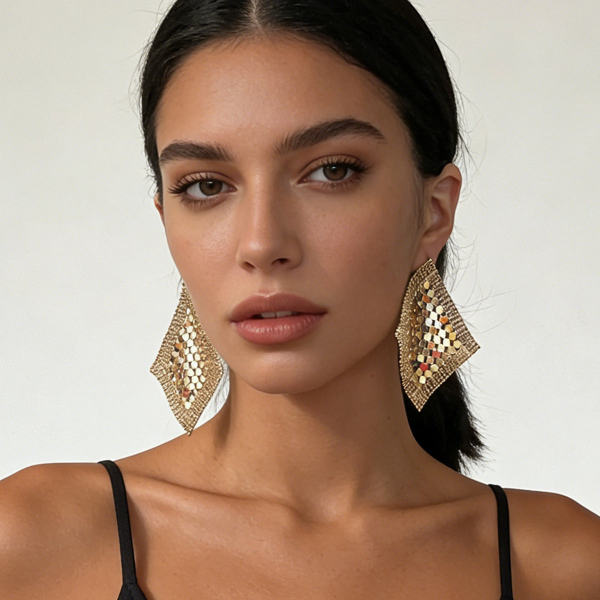 Chic Minimalist Luxury Metal Sequin Tassel Diamond Grid Stud Earrings – Versatile & Sophisticated Style for Women