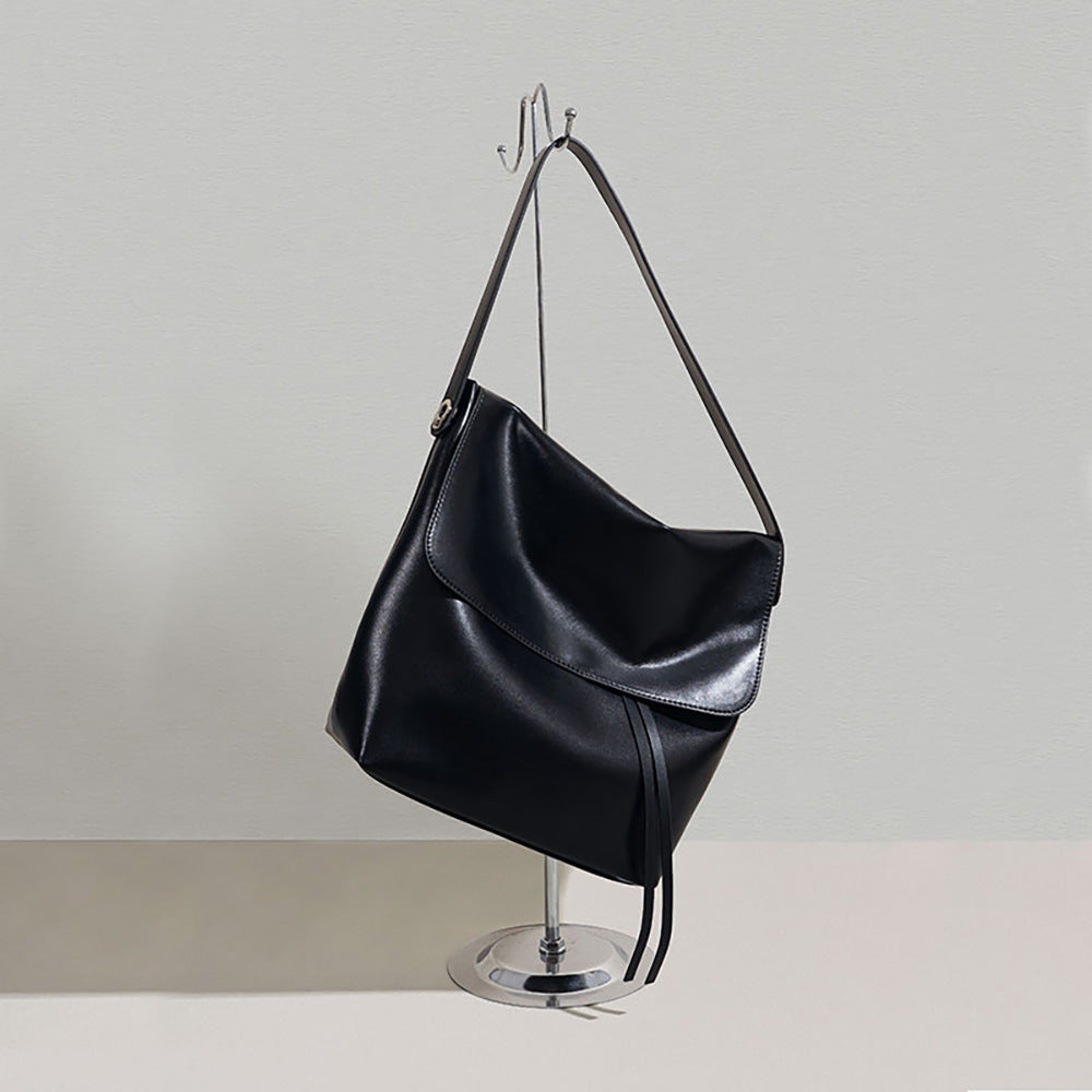 Vintage Genuine Leather Shoulder Bag Large Capacity Artistic Tote Bag with Japanese Korean Style for Commuting and Casual Crossbody Use