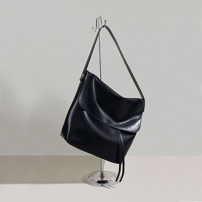 Vintage Genuine Leather Shoulder Bag Large Capacity Artistic Tote Bag with Japanese Korean Style for Commuting and Casual Crossbody Use