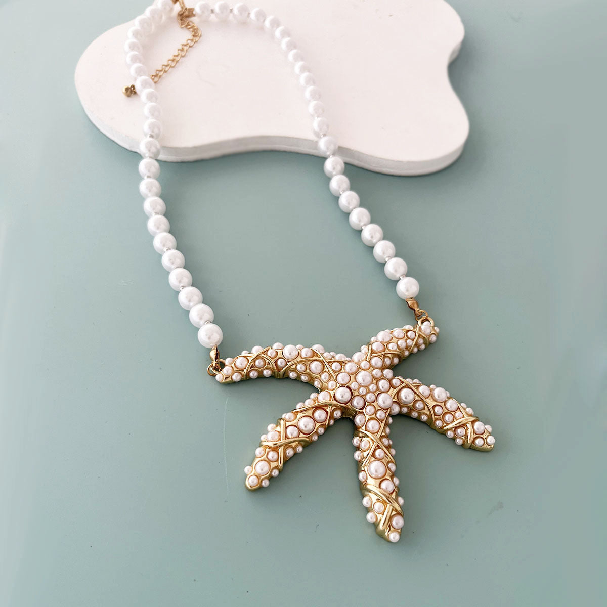 Unique Creative Alloy Starfish Pendant Necklace with Faux Pearl Beads - Perfect for Vacation Style and Summer Fashion