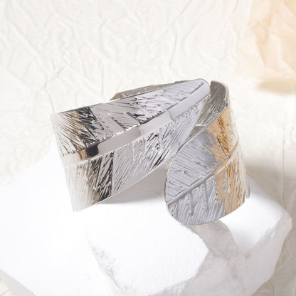 Stylish Oversized Leaf Design Spring Closure Bracelet for Women - Unique and Creative Fashion Statement Piece