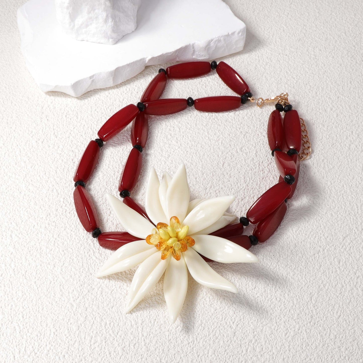 Trendy White Floral Double-Layer Bamboo Pendant Necklace – Unique, Creative, and Versatile Jewelry for Women