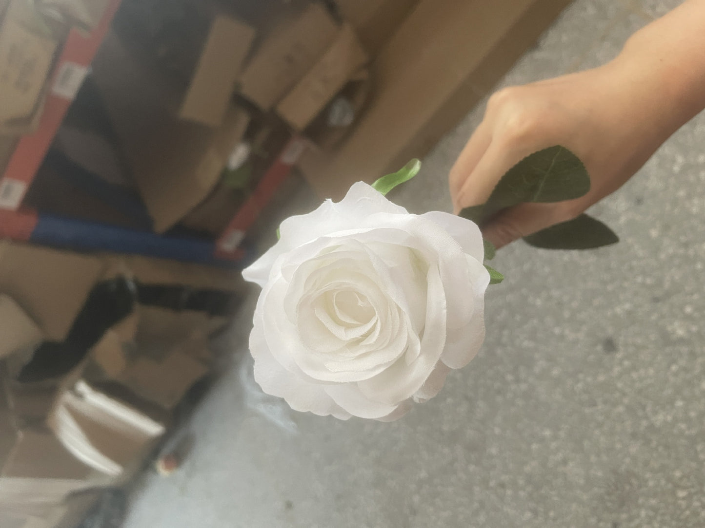 Stunning Single Silk Rose - Realistic Faux Flower for Outdoor Weddings, Valentine's Day Gifts, and Romantic Decor