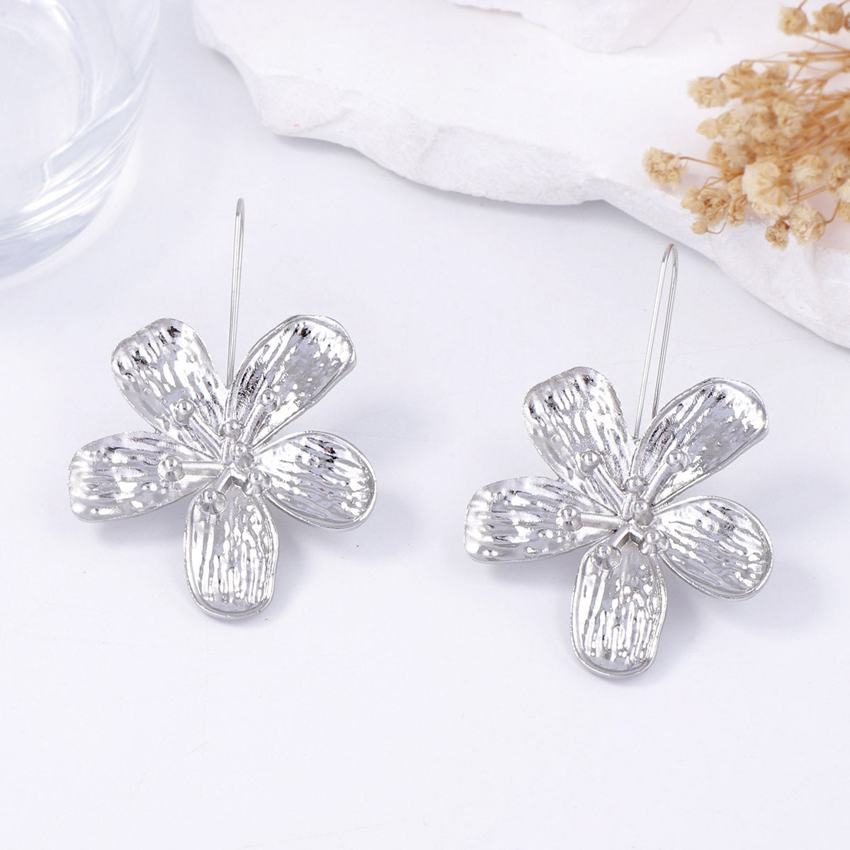 Stylish Retro-Inspired Floral Hoop Earrings for Women – Unique, Elegant, and Perfect for Any Occasion