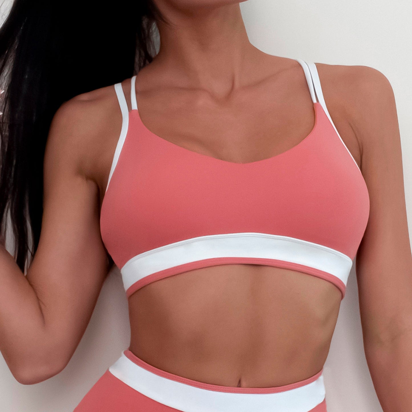 Color Blocked Cross Back Sports Bra and Leggings Set for Comfort in Fitness Running and Pilates