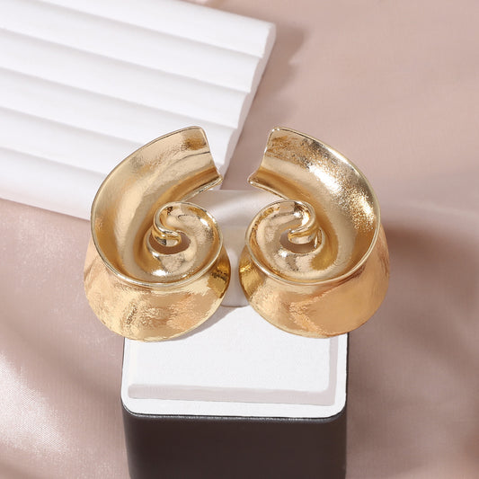 Stylish Vintage-Inspired Textured Half-Circle Metal Earrings – Unique Irregular Heavy Metal Studs for Trendy Fashionistas