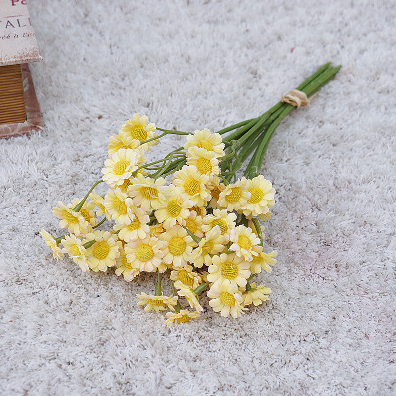 Charming Artificial Chamomile and Daisy Bouquet - Perfect Faux Flowers for Fresh and Inviting Home Décor, Ideal for Dining Tables and Soft Furnishings