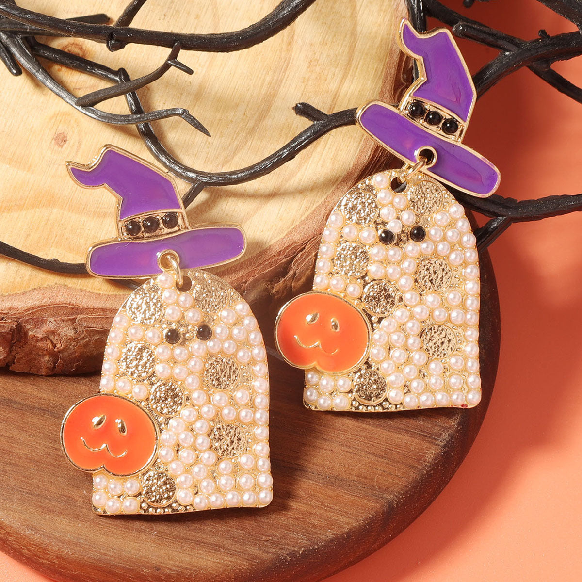 Adorable Ghost Earrings with Hats – Creative, Spooky, and Trendy Design for Halloween Enthusiasts – Must-Have for Unique Accessories!