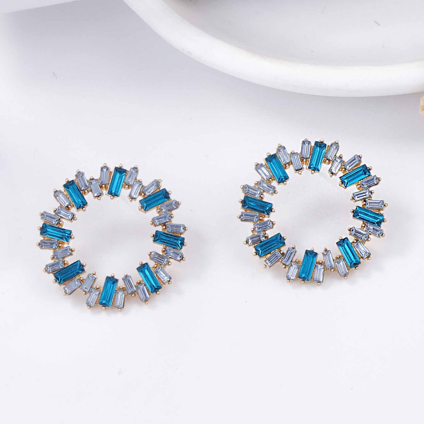 Chic Luxury Geometric Full-Diamond Sunflower Circle Stud Earrings for Women - Versatile Everyday Wear and Perfect for the Office