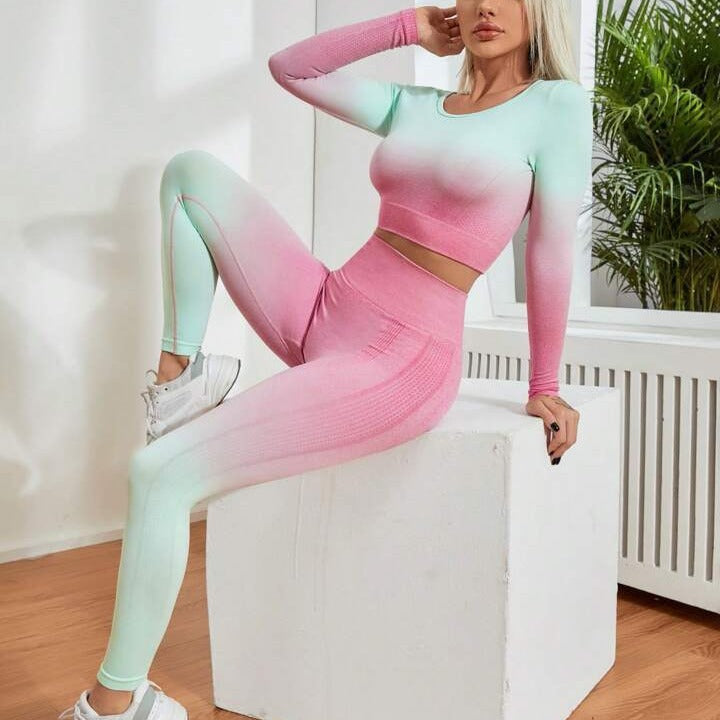 Seamless Gradient Dip Dye Yoga Set with Long Sleeve Top and Peach Butt Lifting Leggings Activewear for Comfort and Style