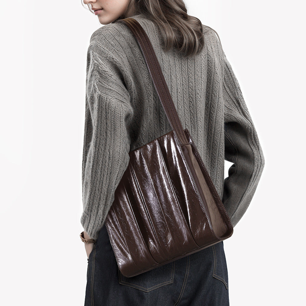 Versatile Crystal Oil Waxed Cowhide Tote Bag Urban Minimalist Genuine Leather Handbag for Commuting and Everyday Use