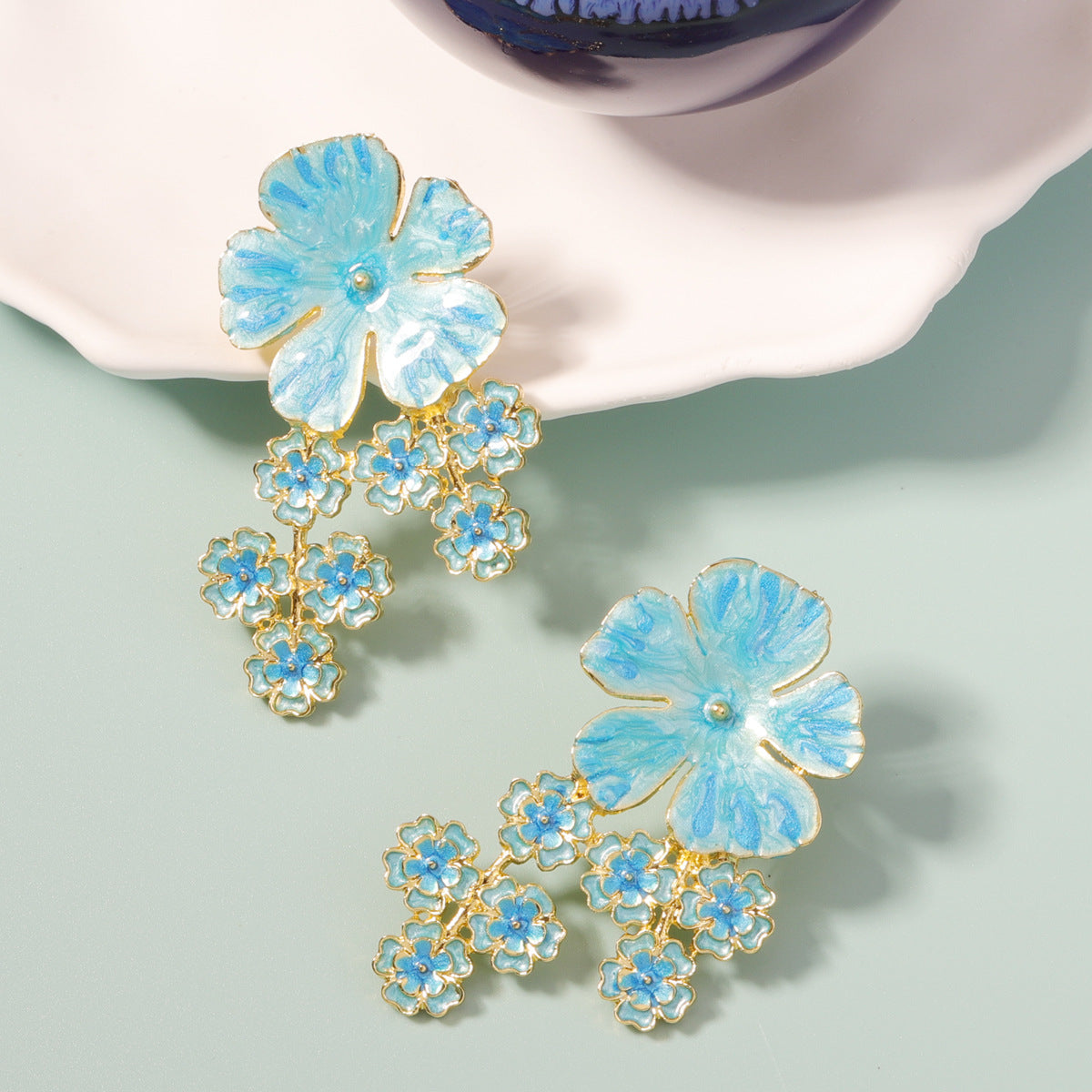 Stylish  Alloy Drop Oil Flower Earrings - Exquisite and Bold Floral Design for a Sweet and Chic Look