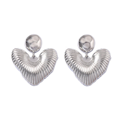 Chic Heart-Shaped Dangle Earrings for Women – Effortlessly Elegant and Versatile Casual-Commuter Jewelry for A Touch of Luxe