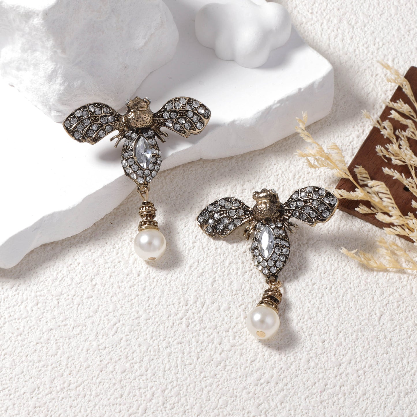 Vintage-Inspired Unique Alloy Bee Earrings with Full Rhinestones and Faux Pearls – Elegant High-End Design for Women