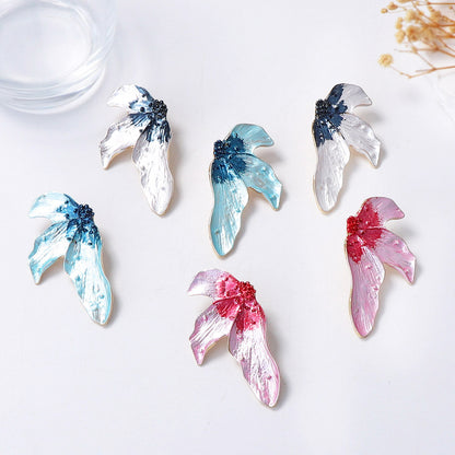 Elegant and Minimalist Alloy Leaf Earrings – Luxurious Yet Affordable Fashion Statement for Women – Versatile, Lightweight, and Trendy Design Perfect for Any Occasion