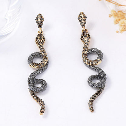 Stylish Vintage-Inspired Alloy Animal-Shaped Textured Snake Earrings with Sparkling Crystals – Chic and Affordable Jewelry for Everyday Wear