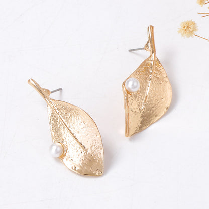 Chic Lightweight Alloy Leaf Stud Earrings with Faux Pearls - Elegant and Versatile Jewelry for Women